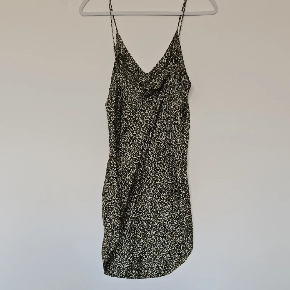 Vintage 100% Silk Leopaed print slip nightgown Feninine Large - Picture 3 of 6